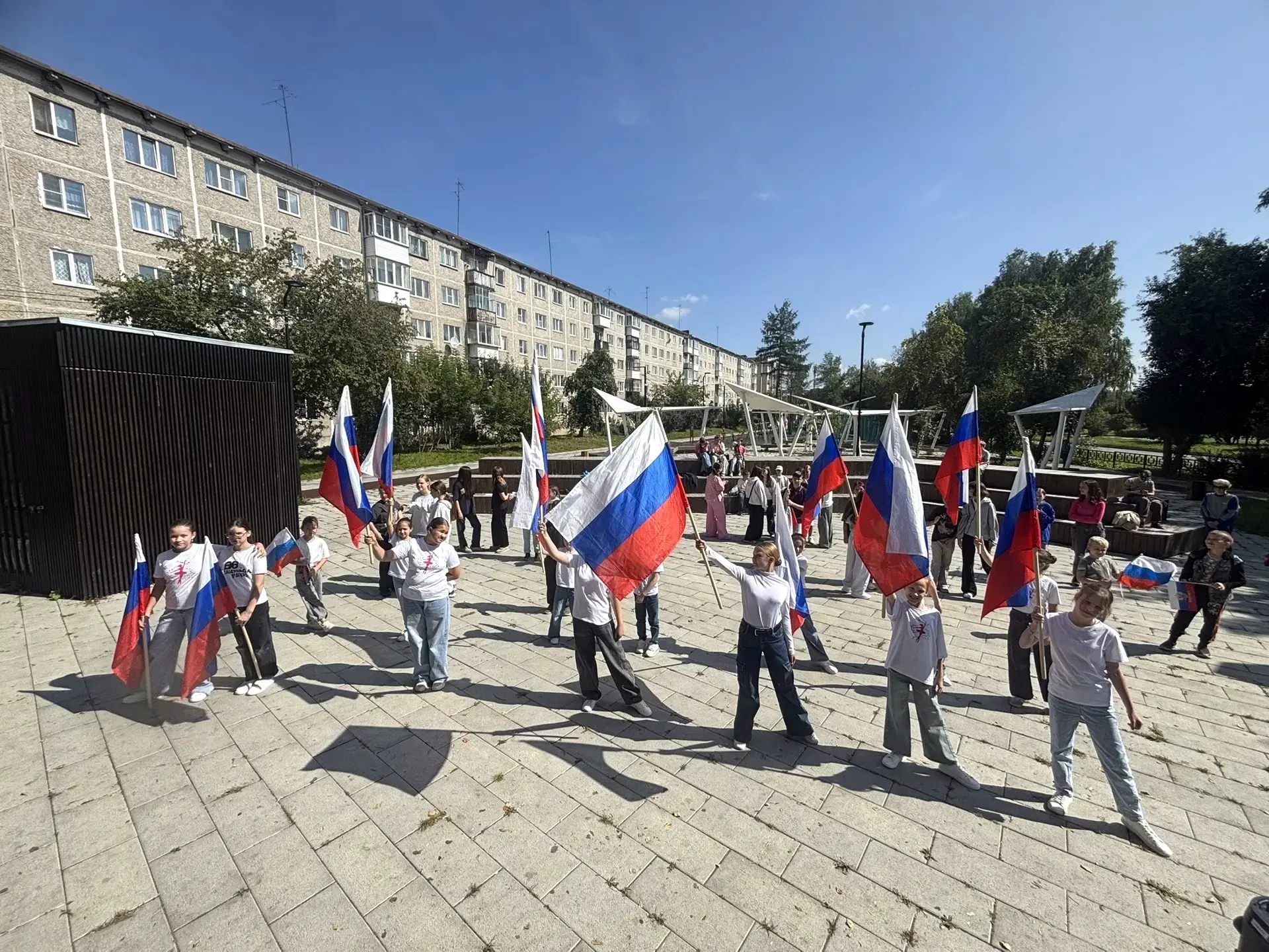 🇷🇺«Три цвета Родины»: яркий забег в честь Дня физкультурника и Дня Государственного ф...