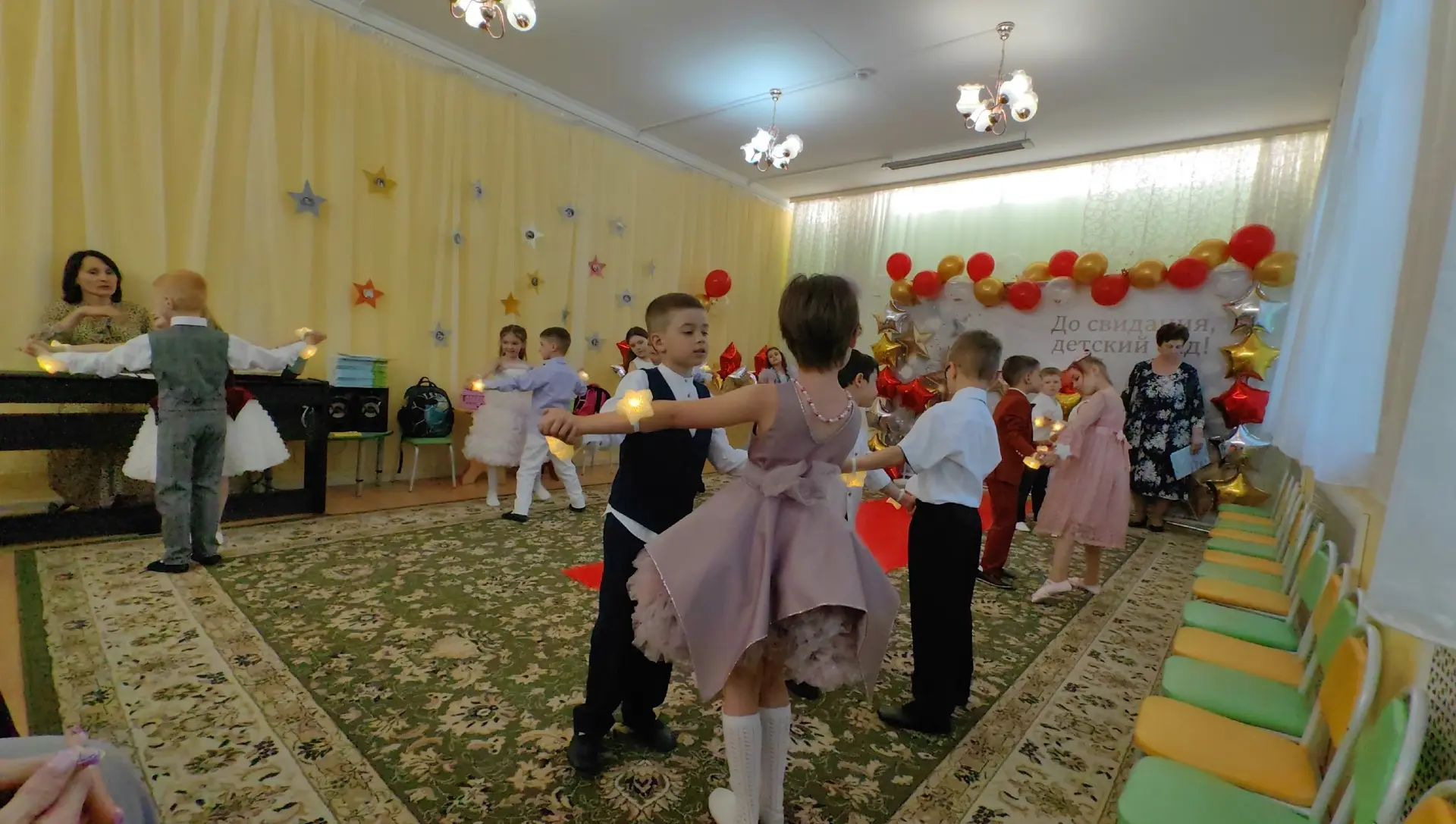 ✨ Выпускные в нашем дошкольном отделении! Дорогие родители и ребята! 🎓 Наши малыши попрощались с дет