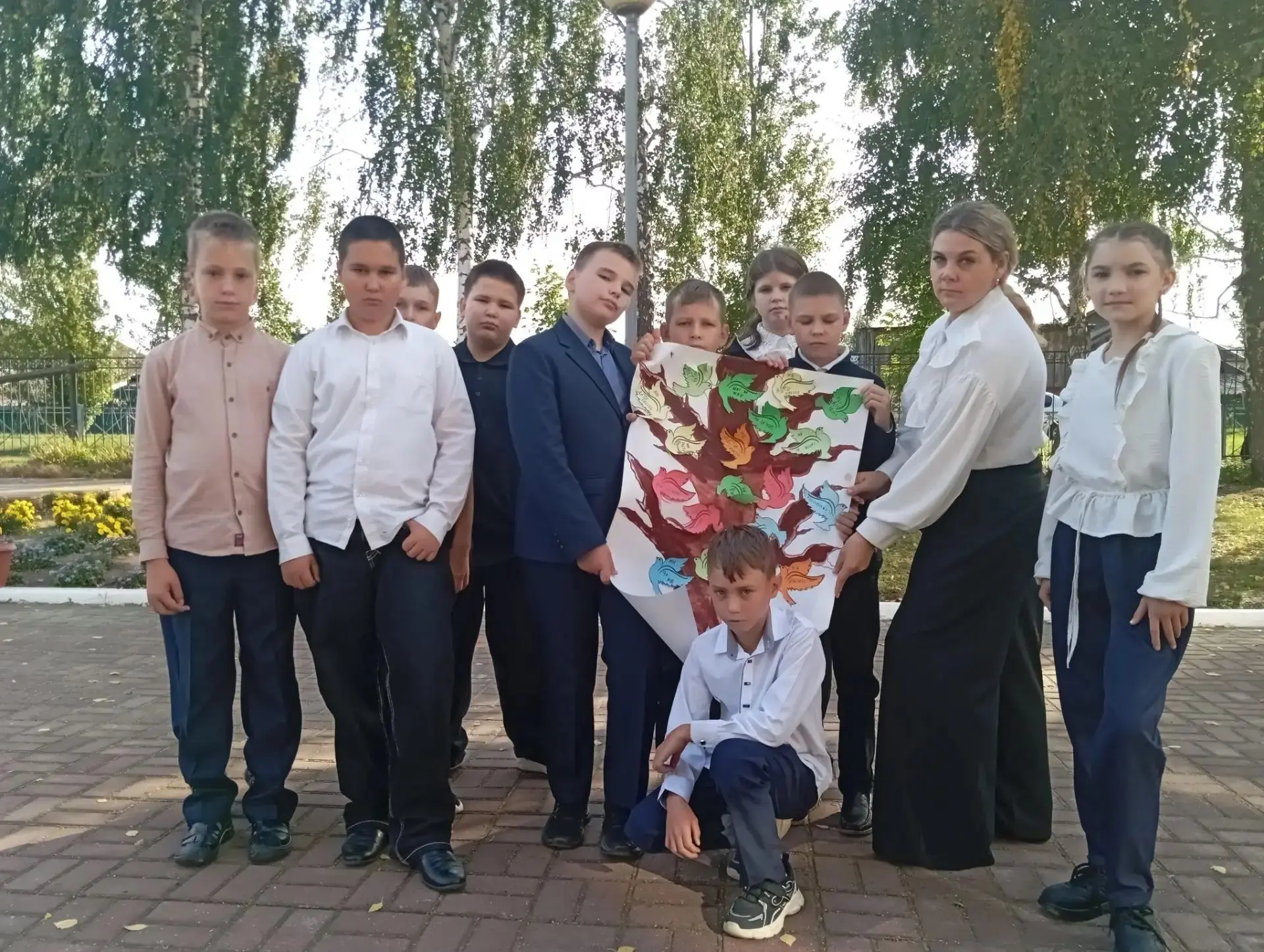 🌳✨ «Дерево мира» расцвело в нашей школе!