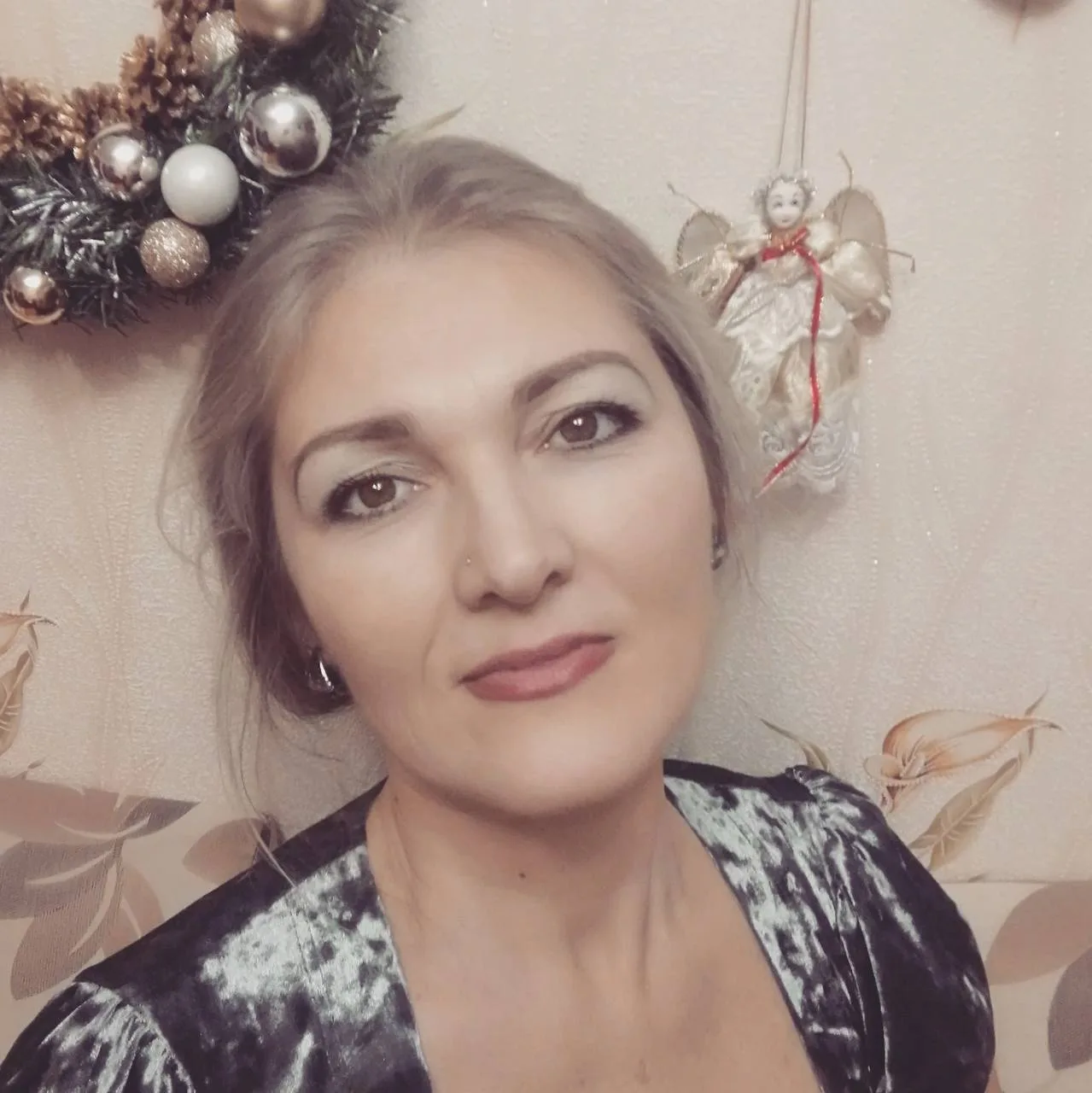 Уважаемая Светлана Алексеевна!
От всей души поздравляем Вас с днём рождения!
Благодарим за талант, п