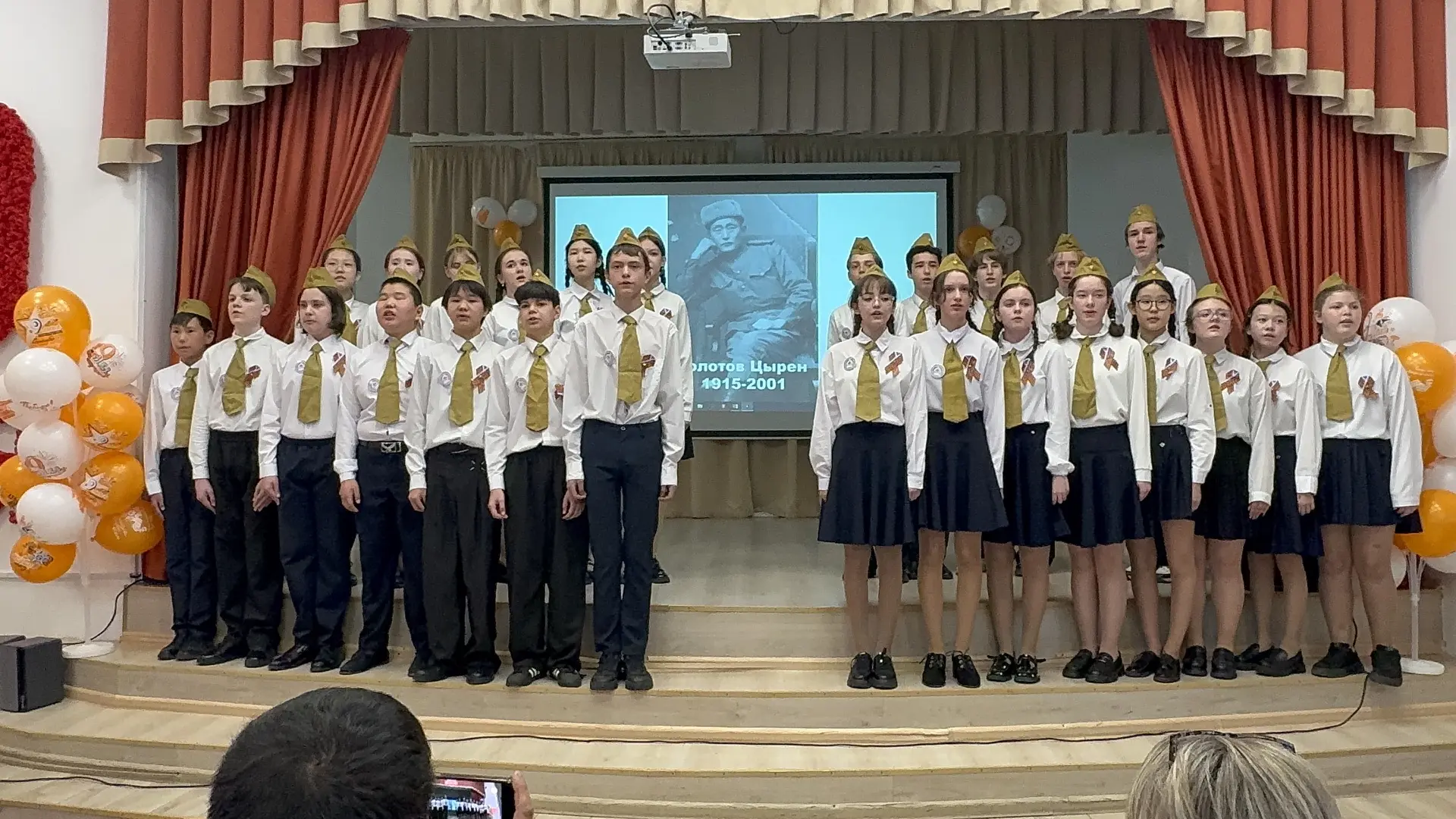🔥Сегодня в школе №13 прошел конкурс военно- патриотической песни «И всё о той весне…», посвященный 9