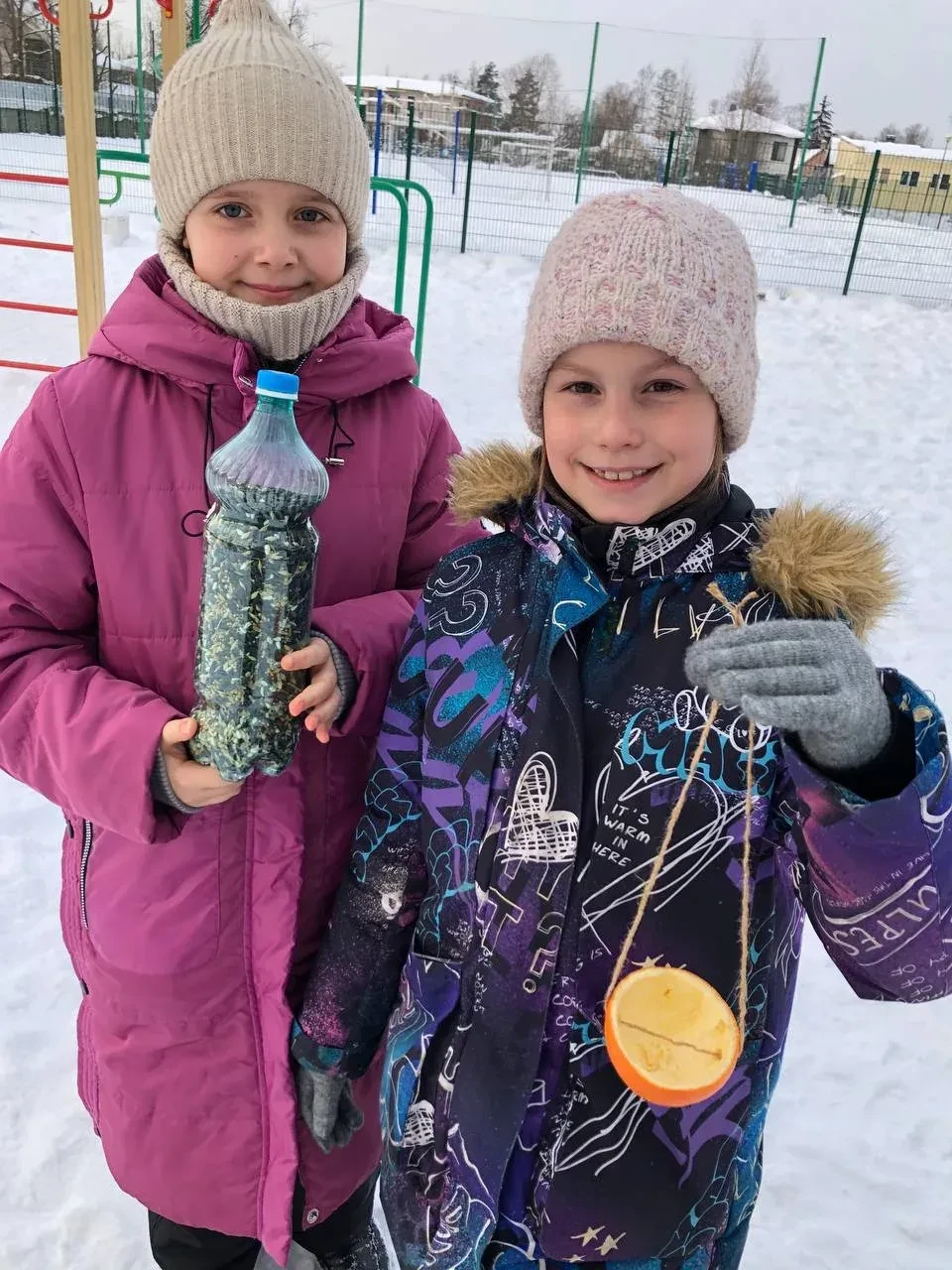 Помогаем зимующим птицам вместе! 🐦❄️ 2Аа продолжает работать над проектом "Поможем зимующим птицам" 