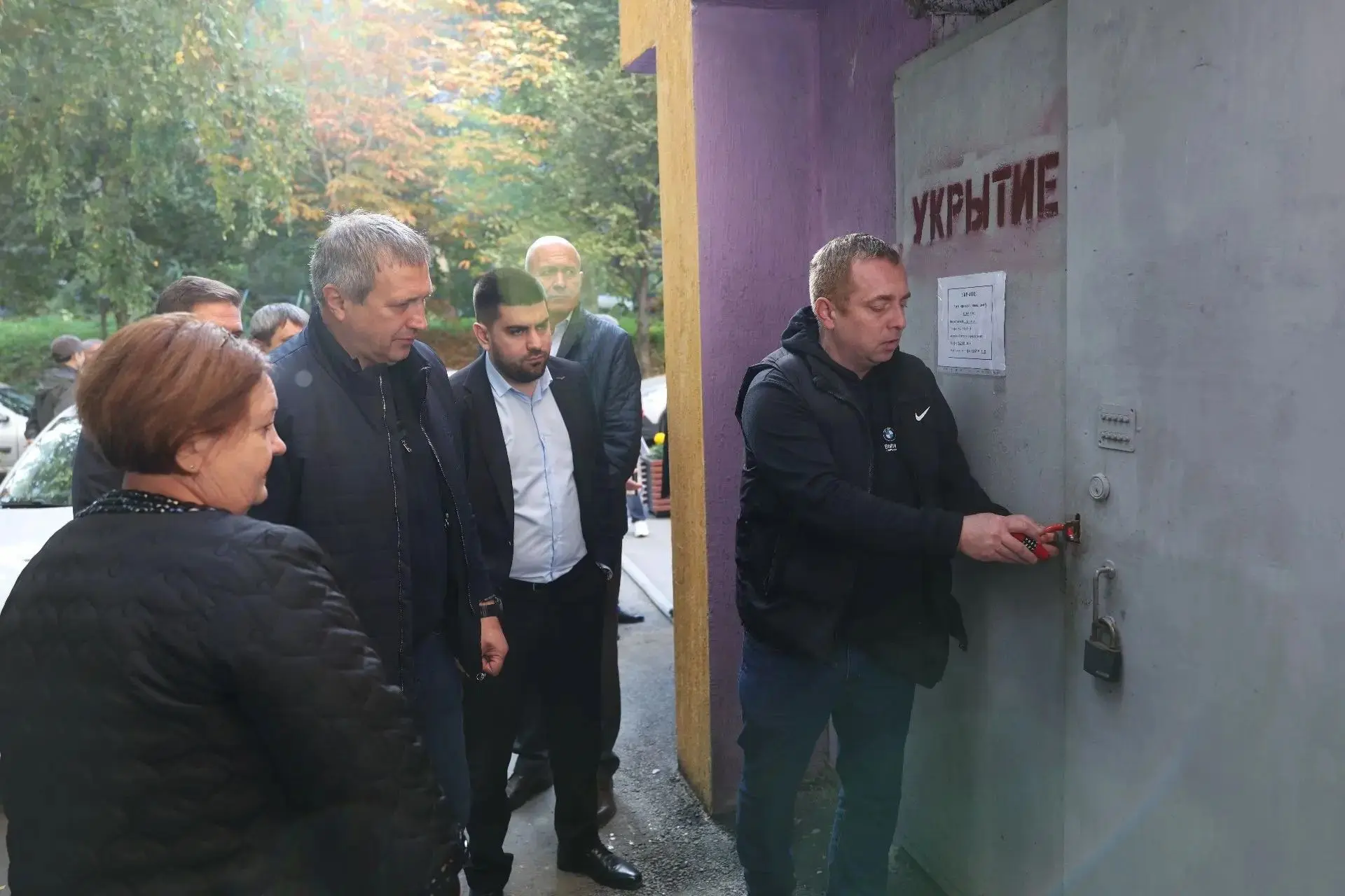 В Самаре глава города Иван Носков проверил укрытия в Октябрьском и Красноглинском районах.