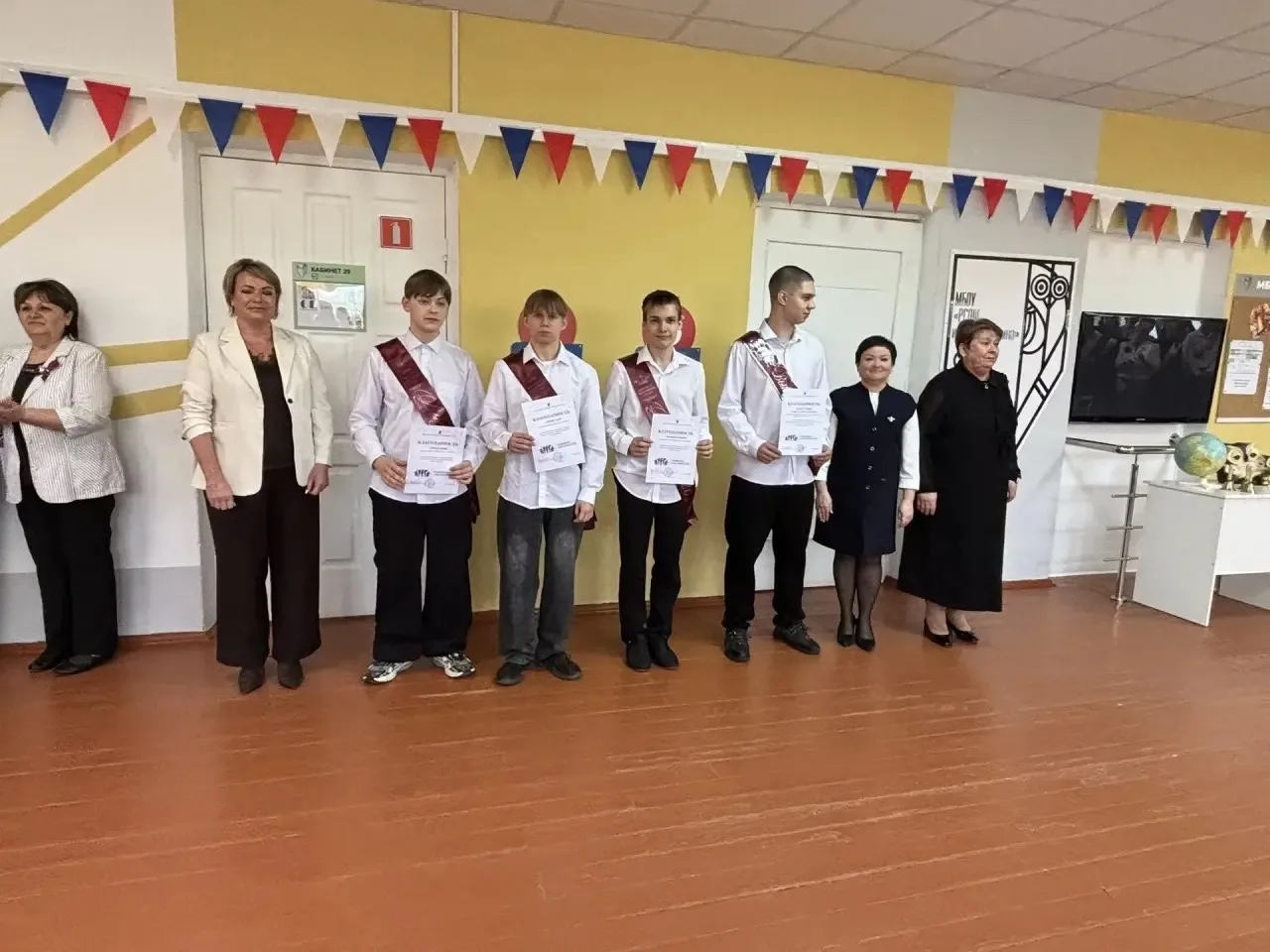 🎓 Последний звонок в 9 классе: трогательный финал главы под названием «Детство»

26 мая в нашей шко