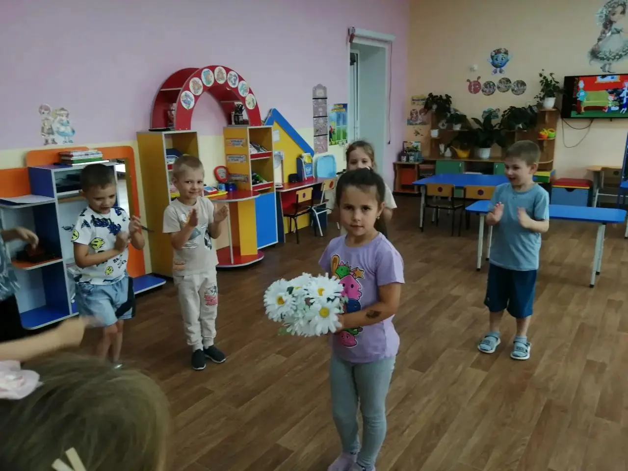 Сегодня, в День семьи, любви и верности, в средней группе «Золушка» прошла квест-игра «Найди лепестк