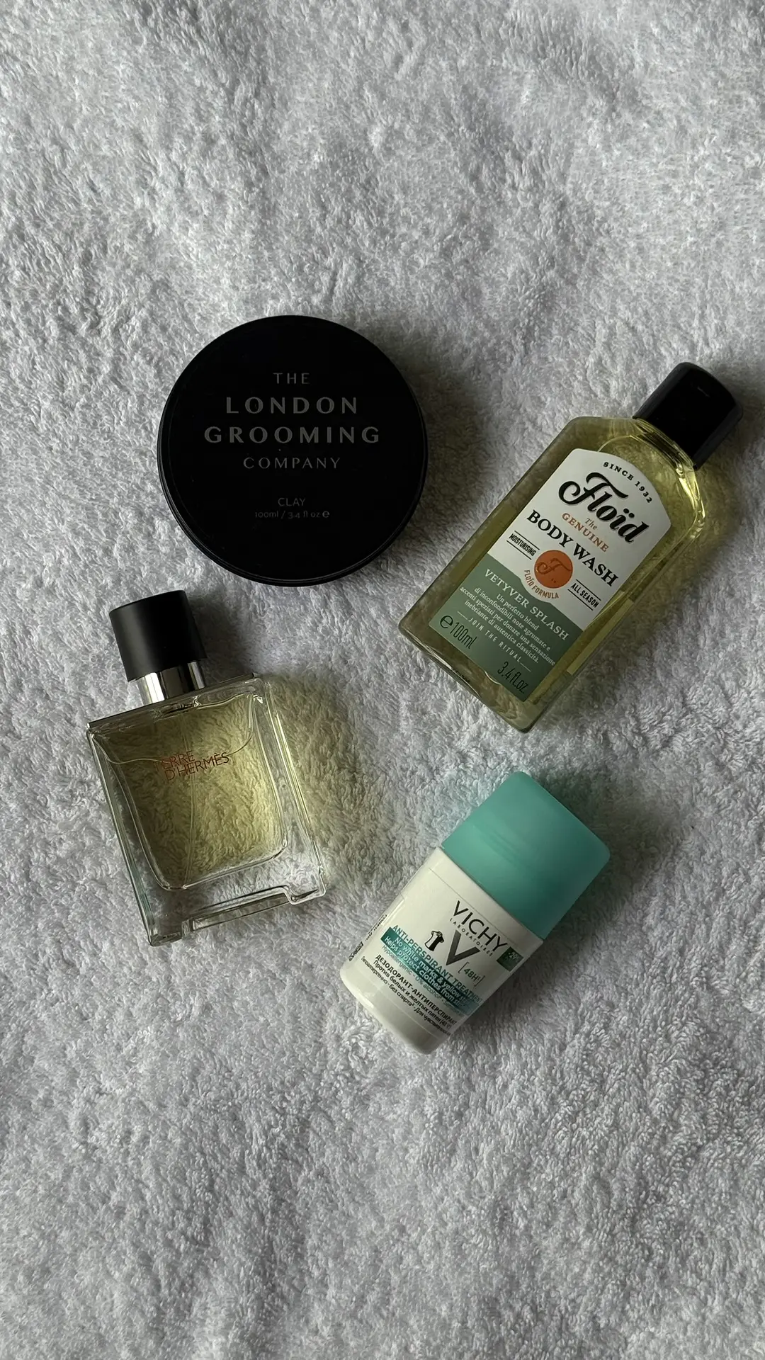 Мои Уходовые новинки апреля 🫧

The London Grooming Глина для волос 
Floid Гель для душа с ароматом 