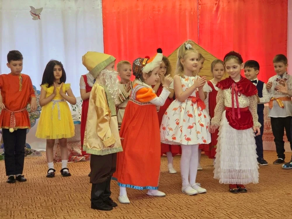 ТЕАТРАЛЬНАЯ НЕДЕЛЯ ЗАВЕРШИЛАСЬ ДОБРЫМИ СКАЗКАМИ!  🌟 Показы сказок народов России прошли и в других д