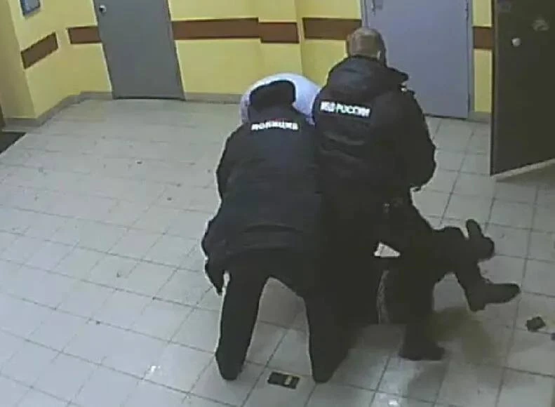 В поселке Верхний Баскунчак двое бывших полицейских признаны виновными в превышении должностных полн