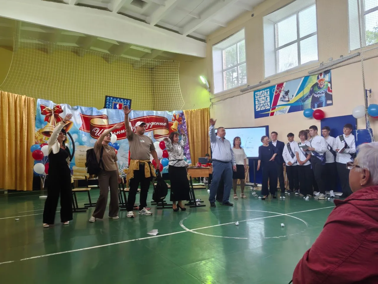 ⭐ Родители и учителя подготовили для выпускников подарки! 🎁