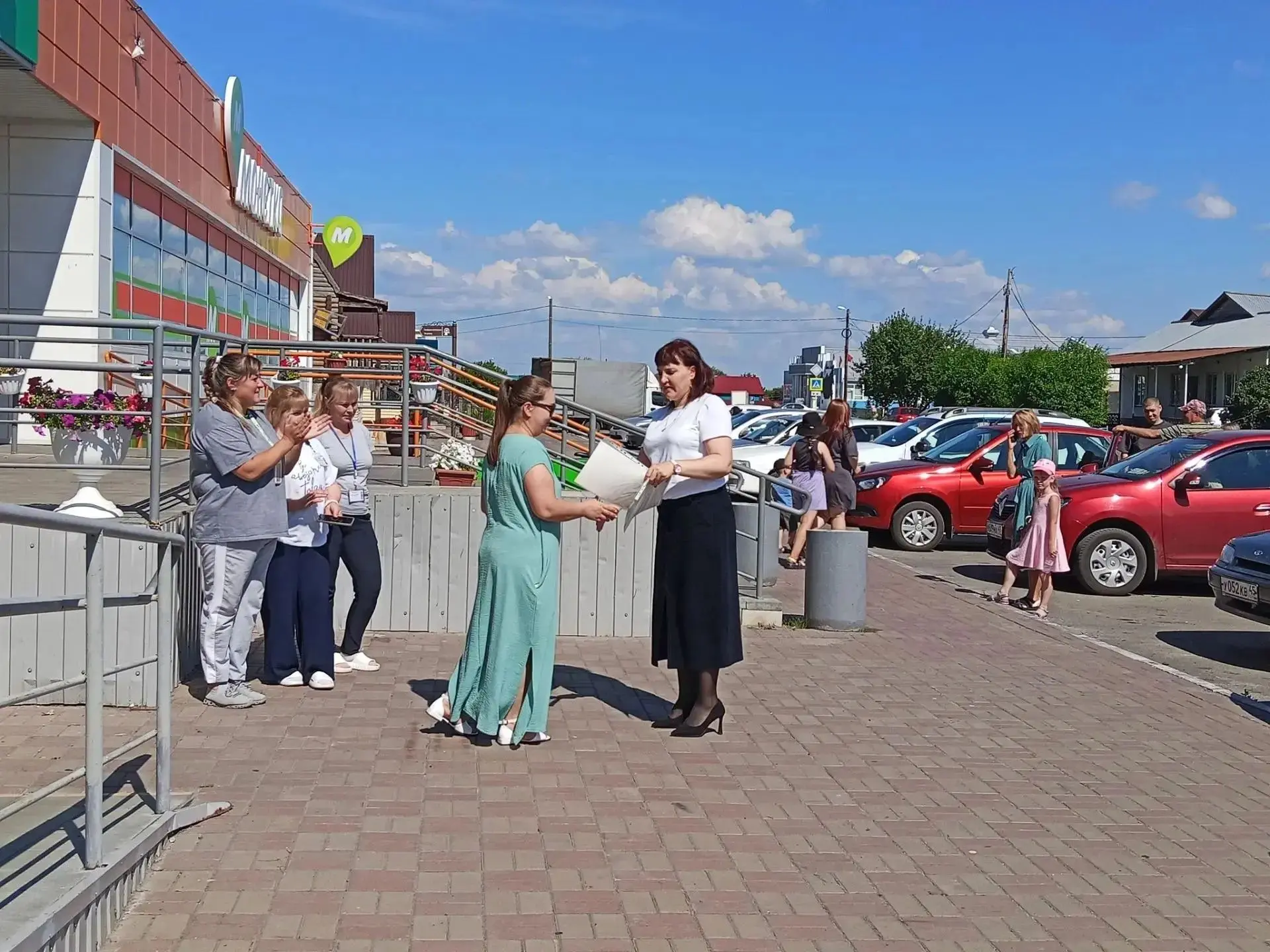 25 июля отмечается День работников торговли. В преддверии праздника начальник отдела экономики админ