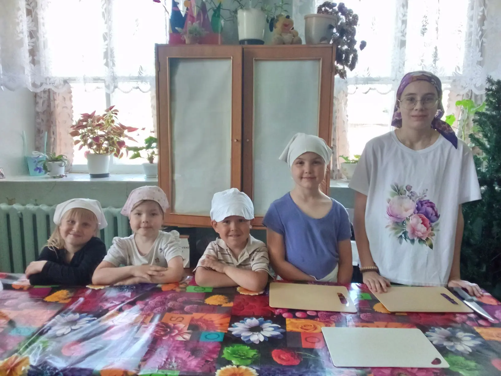 Сегодня в Лесниковском СДК состоялся кулинарный мастер - класс "Поварская школа: готовим окрошку" Уч