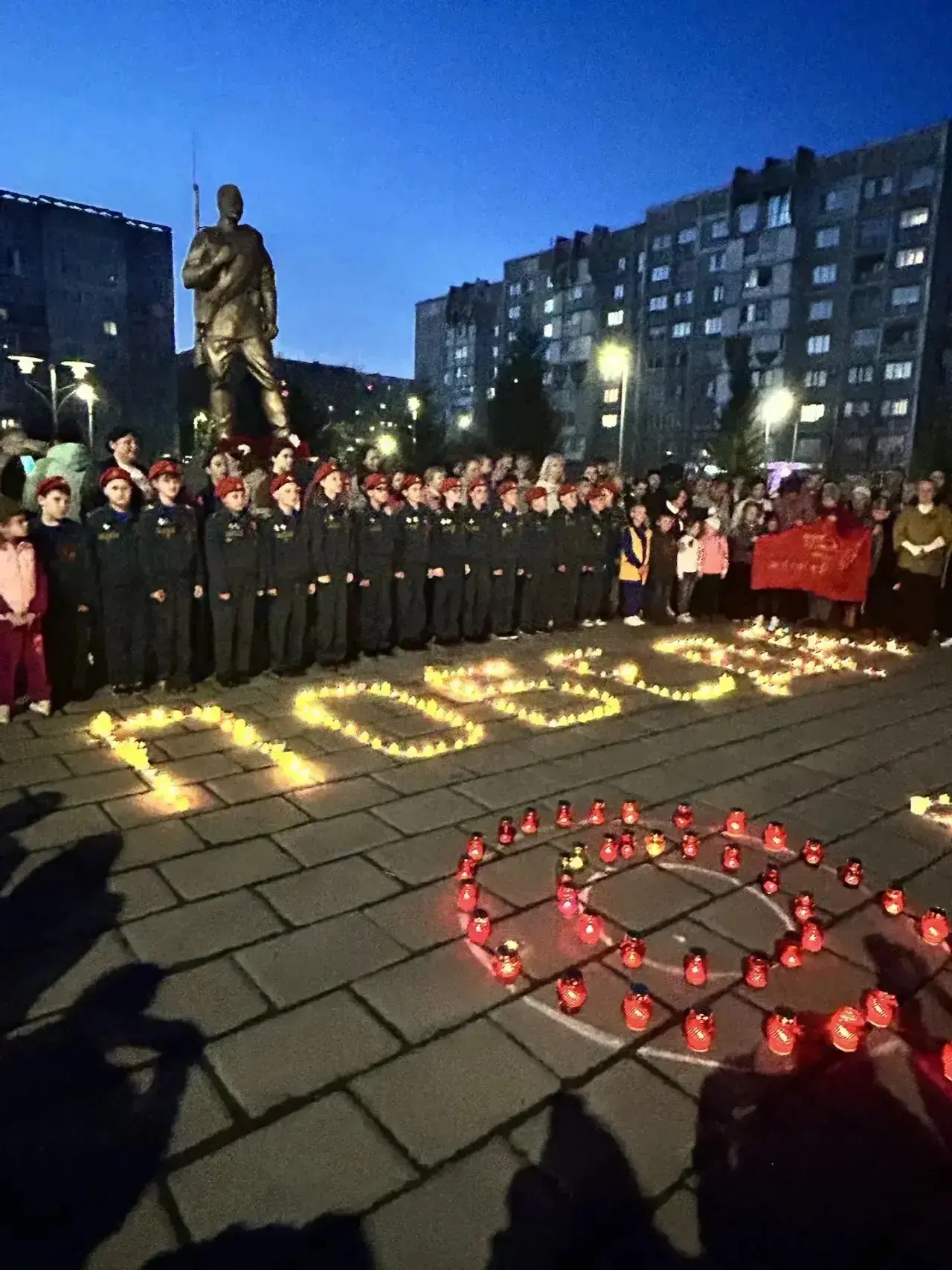 🇷🇺Наша школа стала местом, где история ожила. Торжественная линейка, посвященная 81-й годовщине Вели