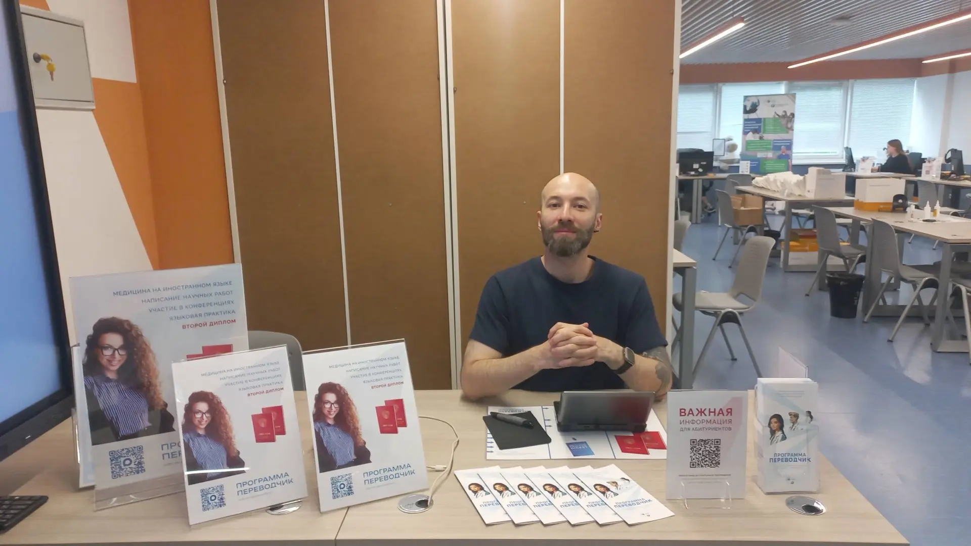 🏫Продолжаем знакомить абитуриентов с преподавателями кафедр иностранных языков в приемных комиссиях