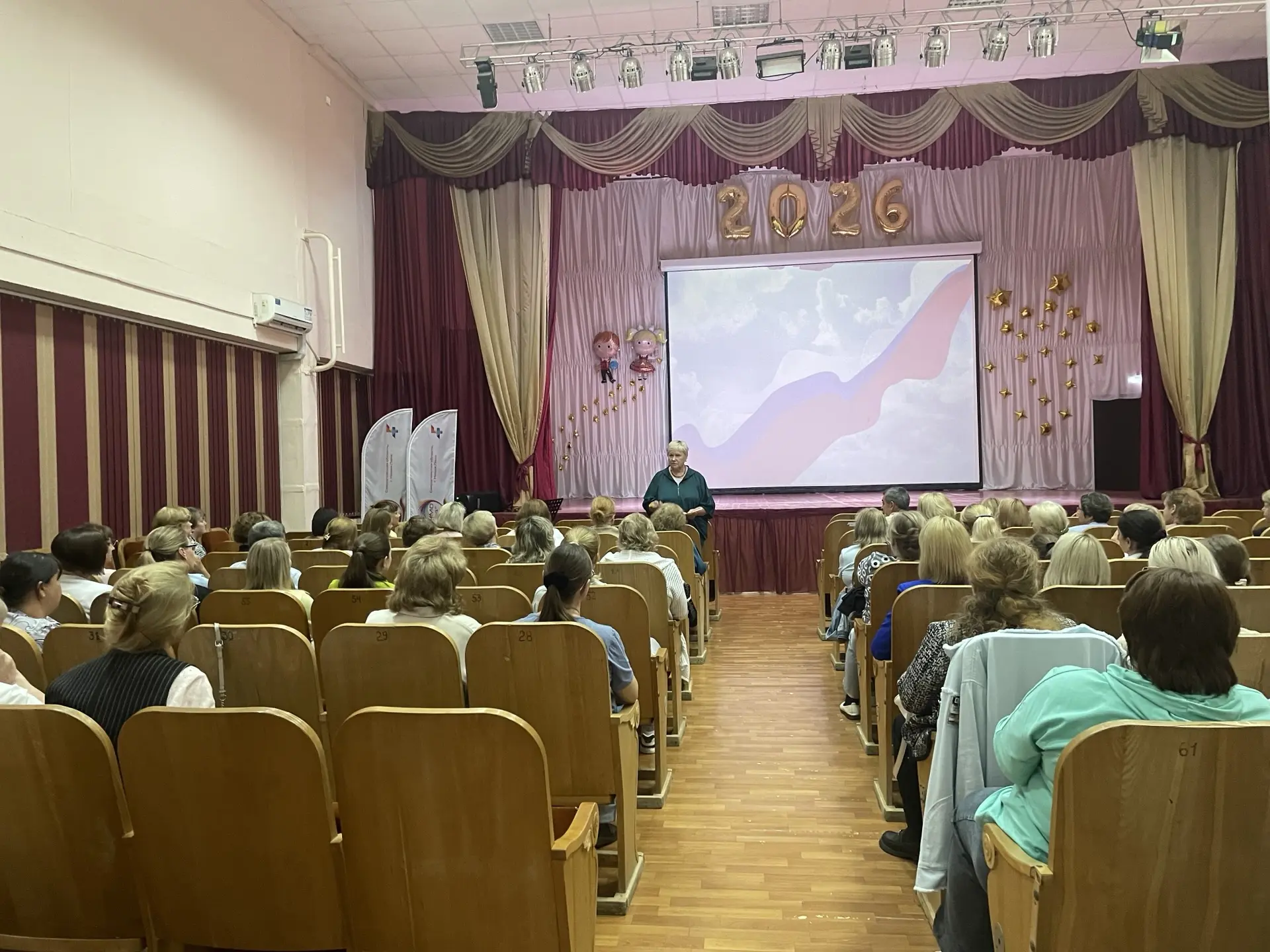 Вчера в актовом зале МАОУ НМО «СОШ№4» для педагогических коллективов школ №№ 1, 2, 4 состоялся педаг