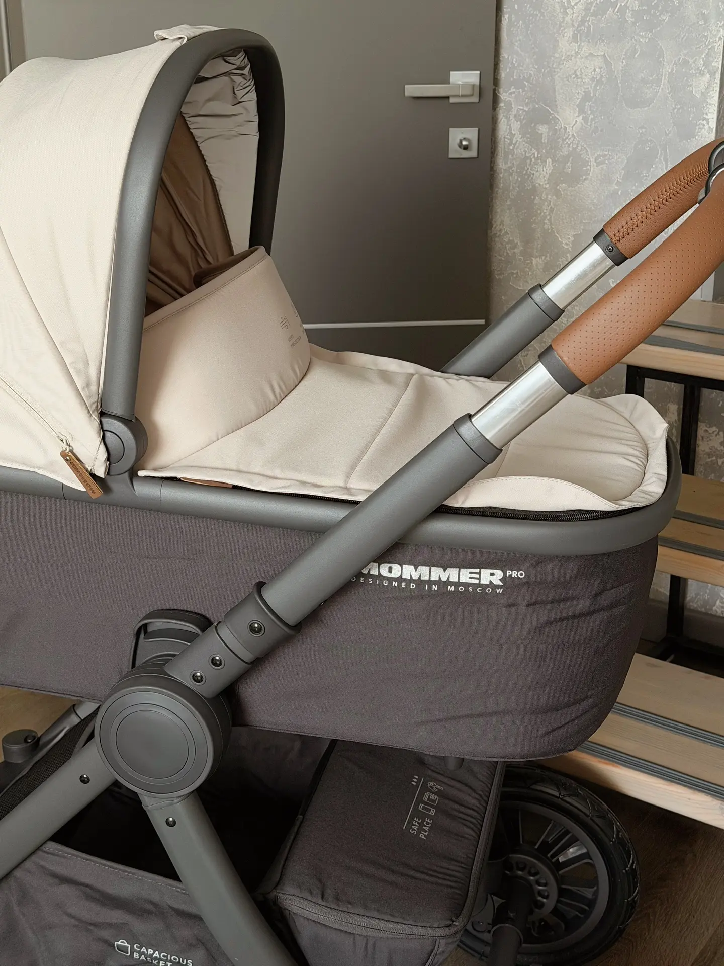 пришла коляска для малышки от Happy Baby

красивая, качественная, маневренная и достаточно легкая, п