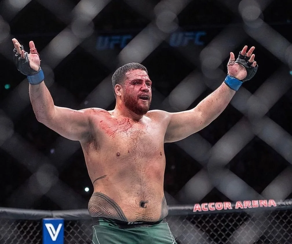 💬Фанат: «Тай, ты всё ещё в UFC?».