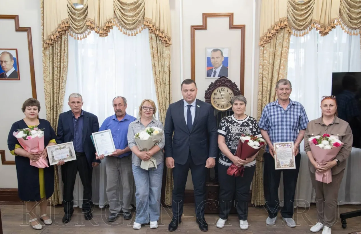 Глава города Кургана Антон Науменко встретился с семьями бойцов, находящихся в зоне СВО  Сегодня гла