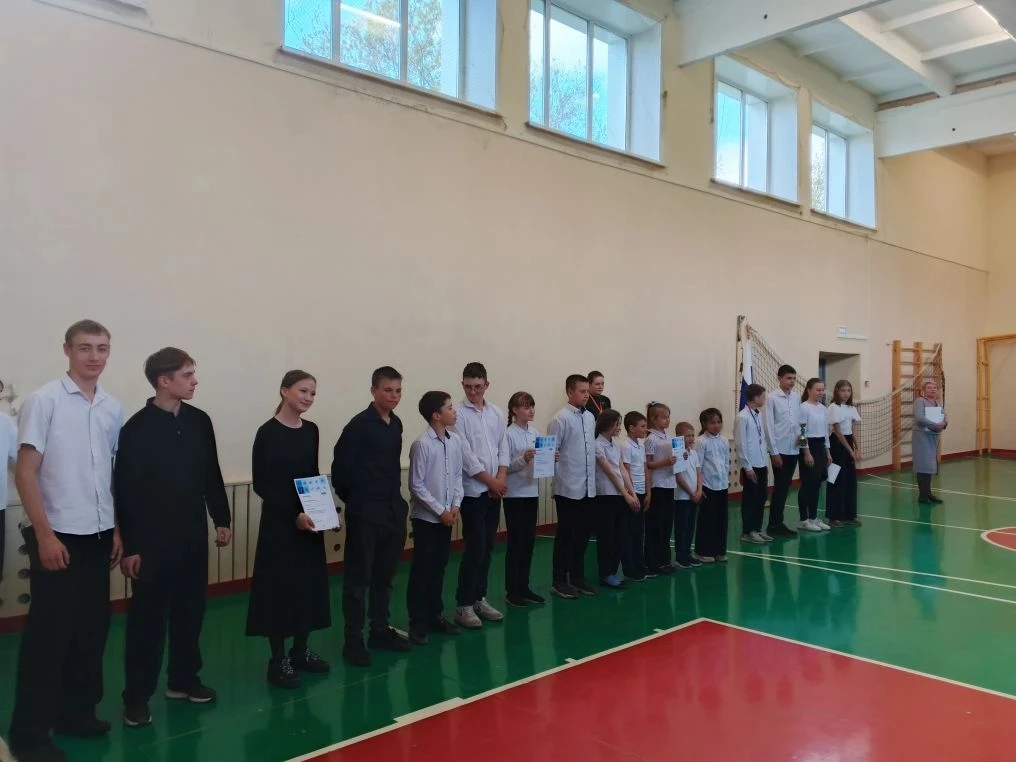 Вот и пришёл час завершающей торжественной линейки. Тот самый момент, когда учебный год...