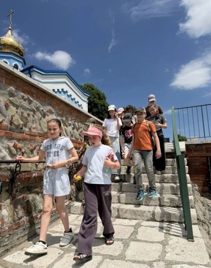 Увлекательная экскурсия по Старому Владикавказу прошла на днях в пришкольном лагере МБОУ гимназии 45