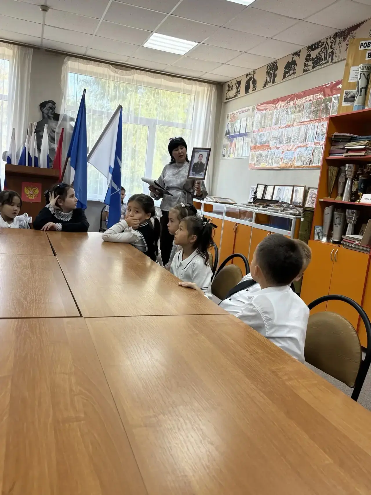 🏛 «Ровесница века»: экскурсия в школьный музей для первоклассников 🏛