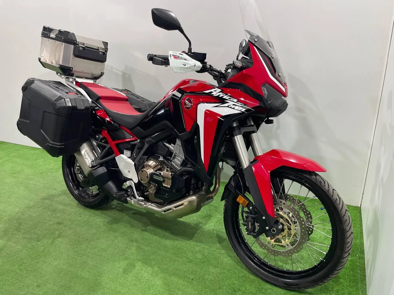 HONDA CRF1100L AFRICA TWIN D в наличии во Владивостоке  Характеристики:  - 2020 год - объем 1082 см3