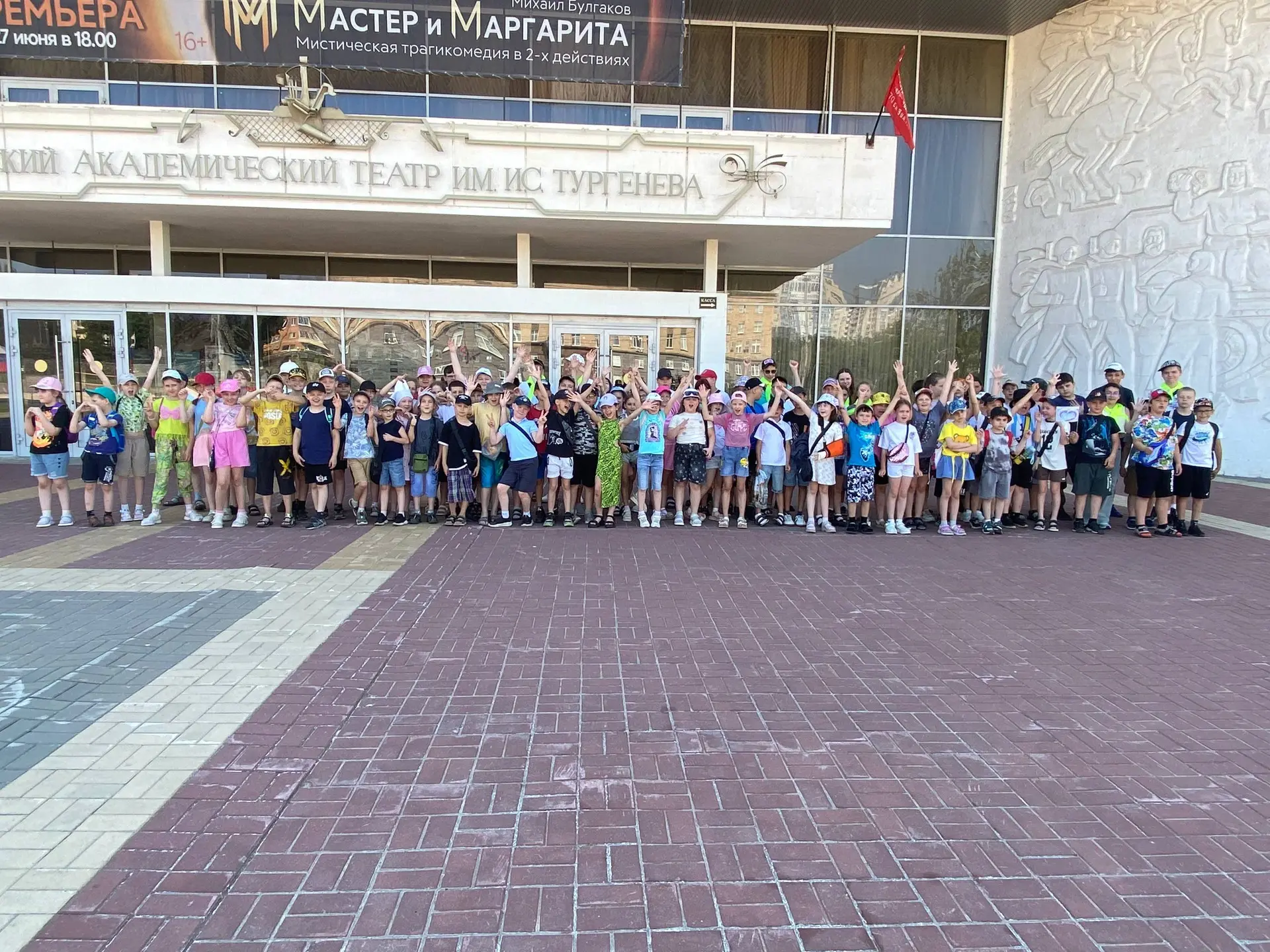 День 8 в пришкольном лагере «Иван да Марья» — театральный и прогулочный! 🎭🌳

Сегодня наши отряды п