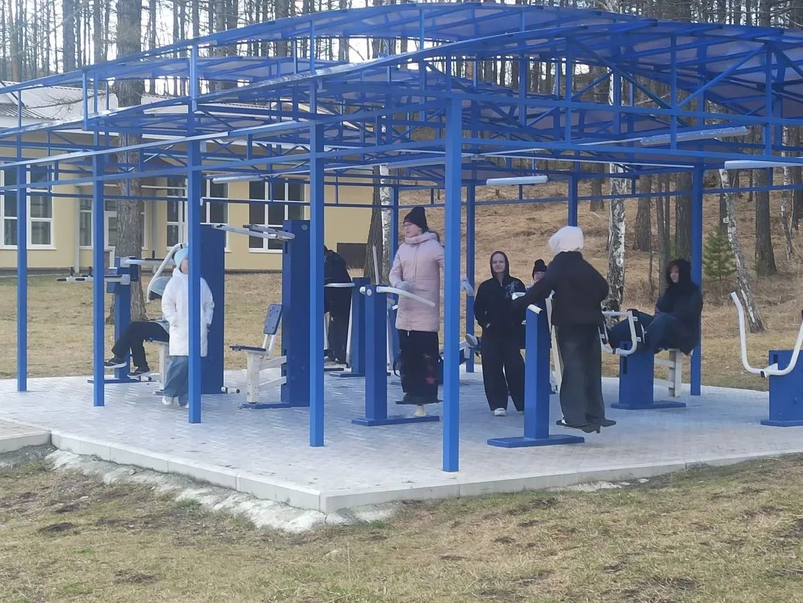 🏫 Школьная неделя завершилась ярким выездом в ДЗК «Абзаково»! 🏕️  Учебная неделя для ребят завершила