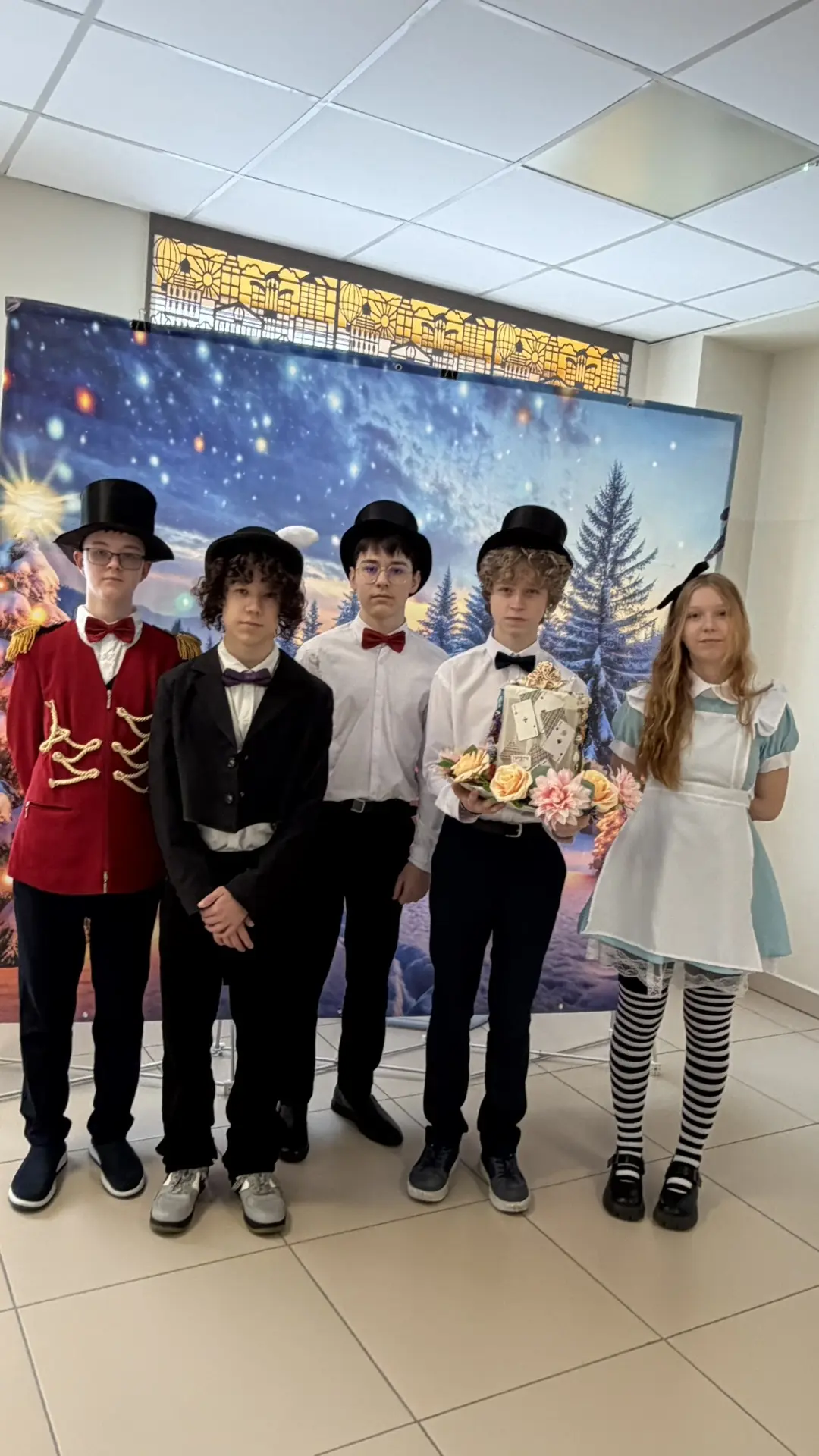 14 февраля в школе № 127 прошла городская игра по произведению «Алиса в Стране чудес».  Команда наше