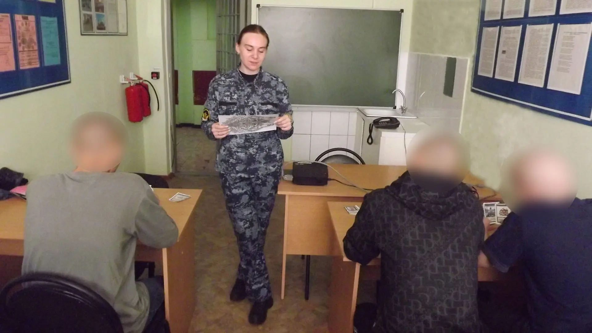 Сотрудники психологической лаборатории СИЗО-1 провели для несовершеннолетних подростков...