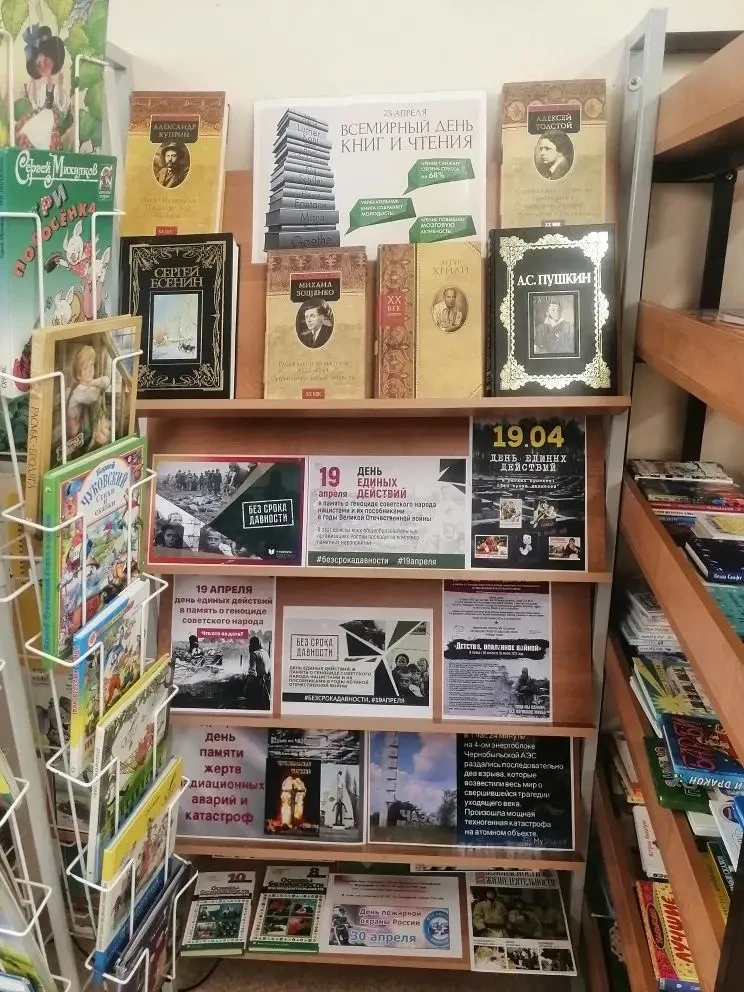ЗА ЗНАНИЯМИ! 📚  Педагог-библиотекарь гимназии Татьяна Павловна Гололобова, подготовила книжные📖 и ин