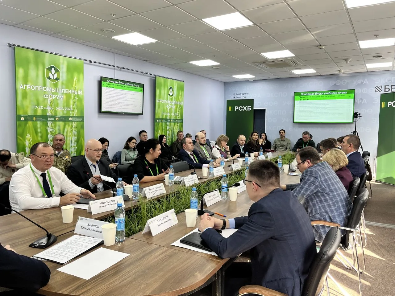 «Школа фермера» в БашГАУ учит агробизнесменов не только производить, но и продавать! 🚜🎓  На форуме «