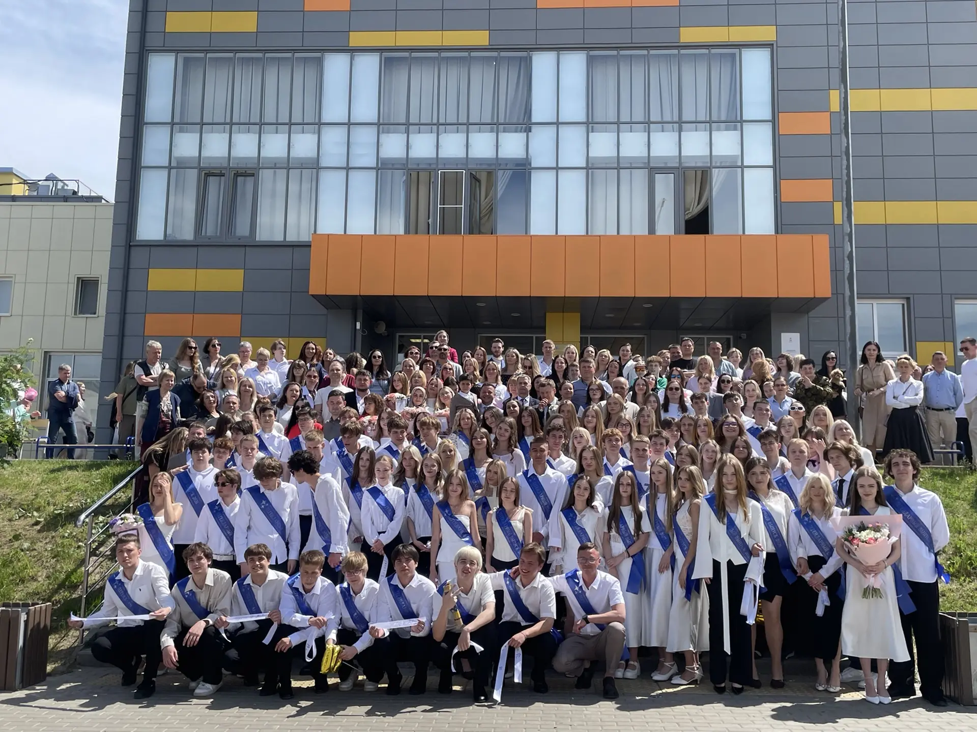 📣 Сегодня, 26 мая, торжественно прозвенел последний звонок для обучающихся 9-х и 11-классов!   Это в