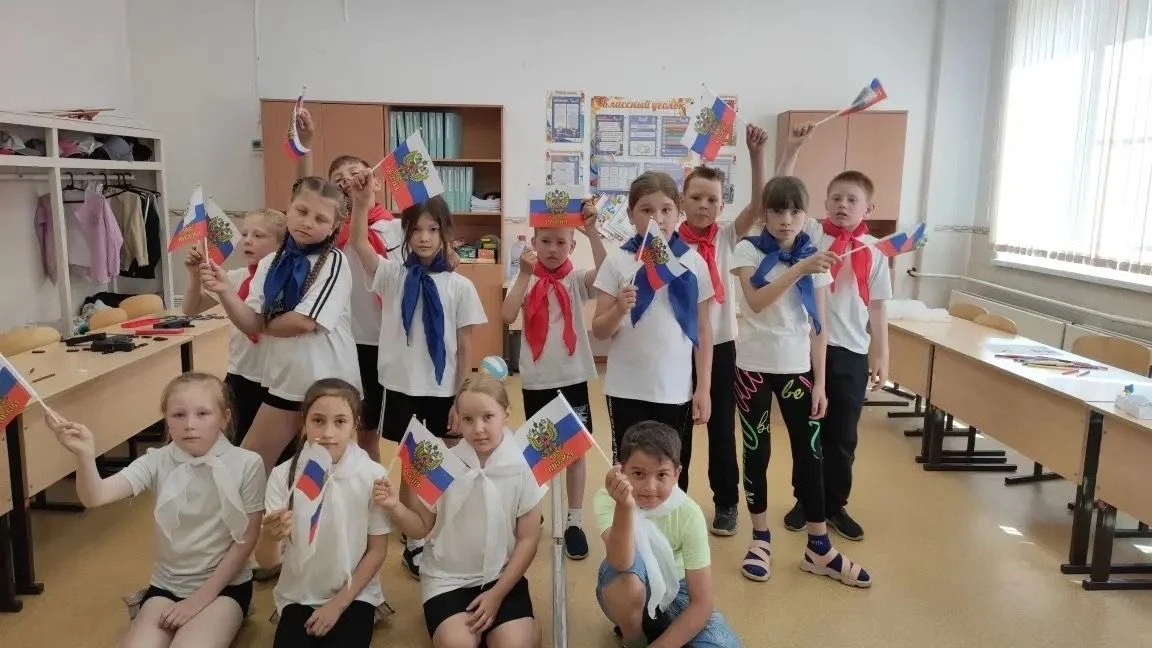 ☀️ Репортаж из летнего лагеря: утро, которое запомнится

12 июня в 11:00 в отрядном кругу случилось 