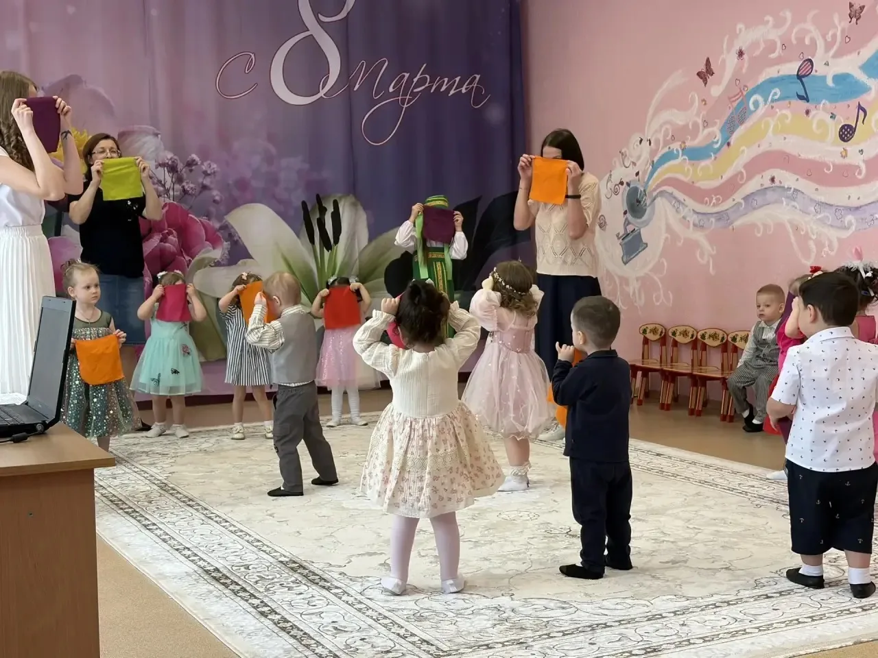 Сегодня в группе "Дельфинчики" ДО "Кораблик" прошел утренник, посвященный Международному женскому Дн