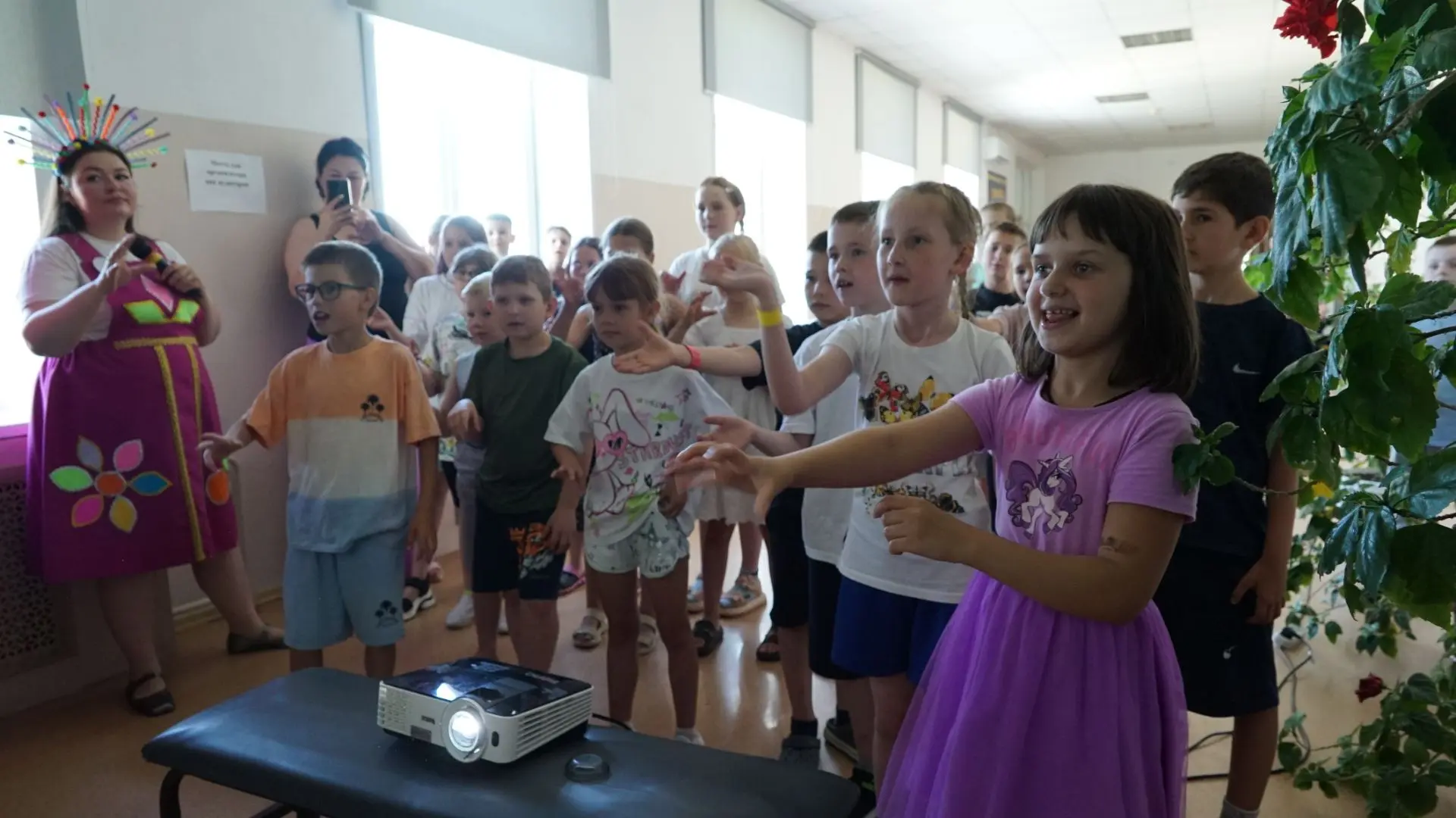 Ура, каникулы!🥳

В 53-й школе шумно и весело! Для ребят из летнего лагеря педагоги  организационно-