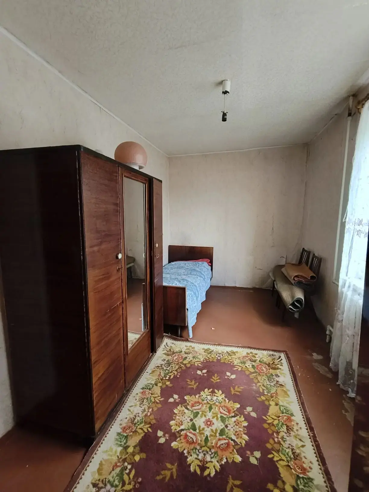 НОВЫЙ ОБЪЕКТ
Калининский район, Горловка.  

Продам 2-комнатную квартиру в Калиновке. Ул. Армейская,