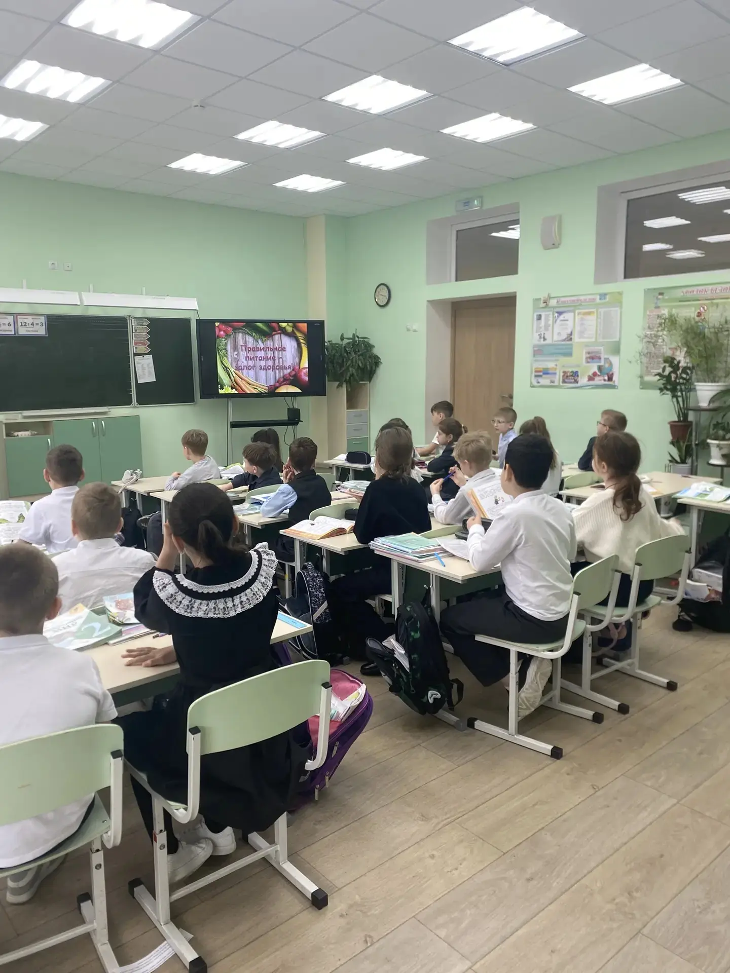 Сегодня во 2Г классе состоялся "Разговор о правильном питании" с школьным доктором Трошиной В.Н.