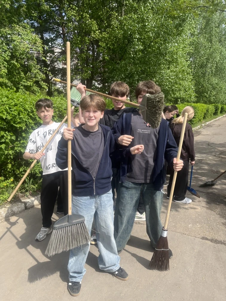👉Акция "Зеленая весна" затронула всех учащихся нашей школы.  ✅Ребята привели в порядок клумбы, подго