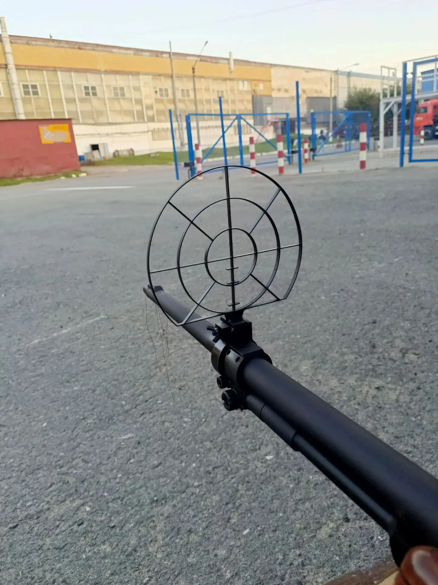 Большой круг рассчитан на ракурсную скорость БПЛА 150км в ч. ( типа "Лютый"). Второй кр...