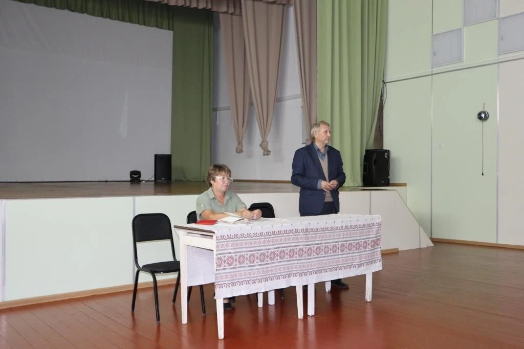 Глава Оконешниковского района Сергей Степанов посетил село Крестики и Куломзинский сель...