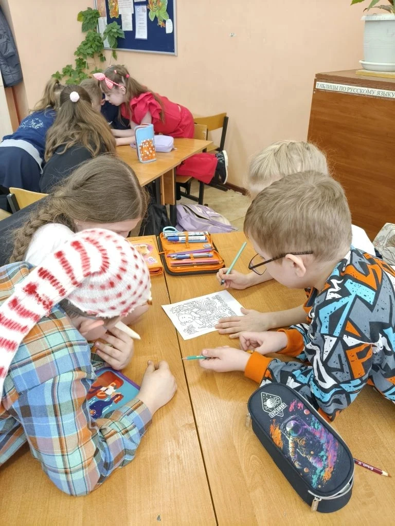 📖 ПРОЩАЙ, БУКВАРЬ: ПЕРВЫЙ ШАГ В БОЛЬШУЮ ЖИЗНЬ! 20 марта в 1 «Б» классе прошёл трогательный и немного