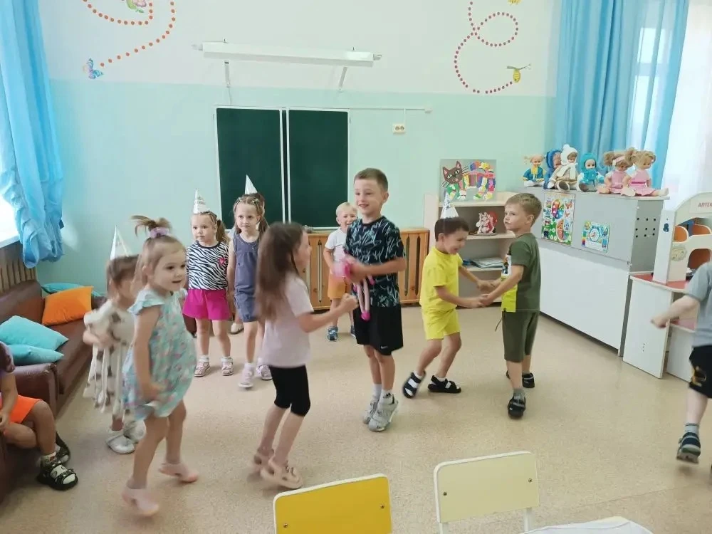 🎉 В средней группе № 8 «Тюльпанчик» прошёл День именинника! 🎉
В группе «Тюльпанчик» устроили празд