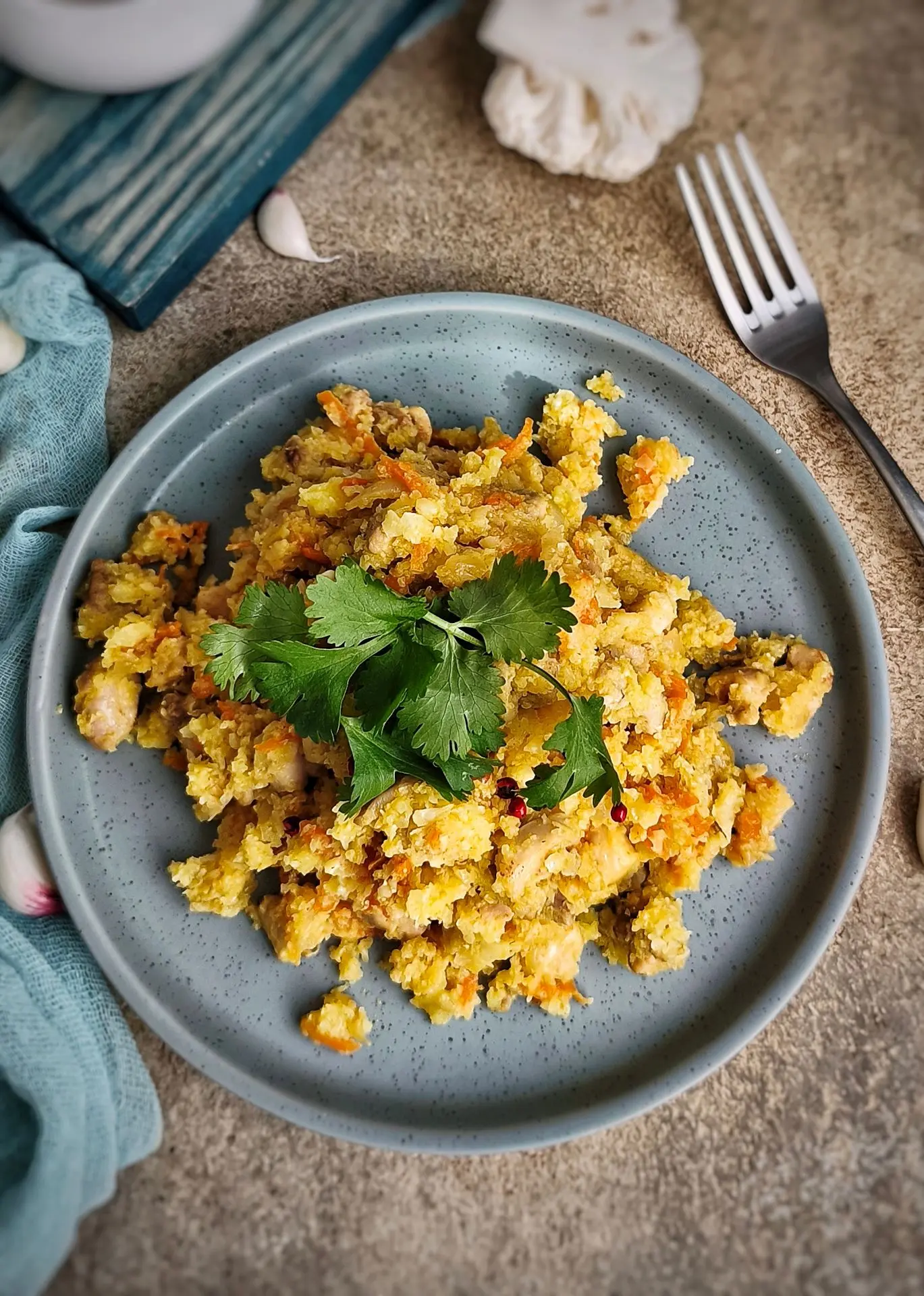 Сегодня у нас такой вот быстрый ужин из цветной капусты с курицей. Такой рецепт ещё наз...