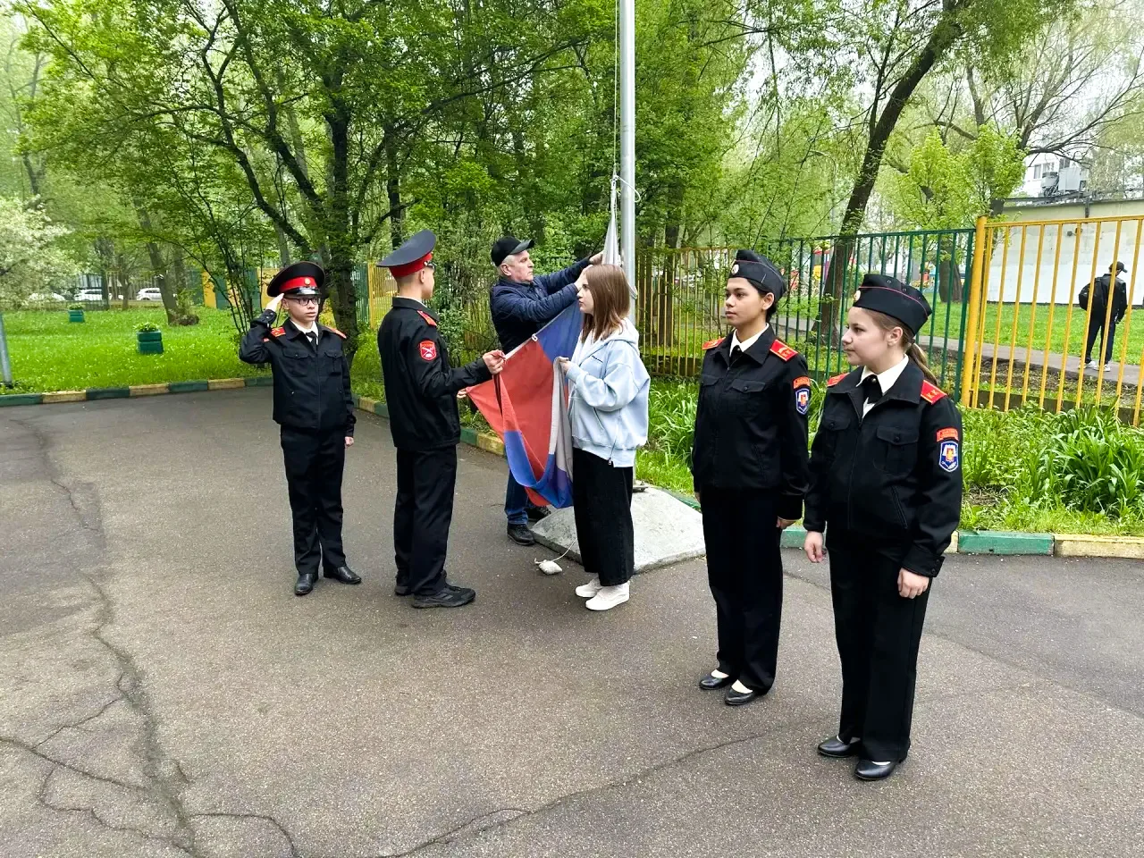 С НОВОЙ НЕДЕЛЕЙ И НОВЫМ НАСТРОЕМ 🇷🇺  Майские праздники позади, и сегодня в Школе 939 учебная неделя 