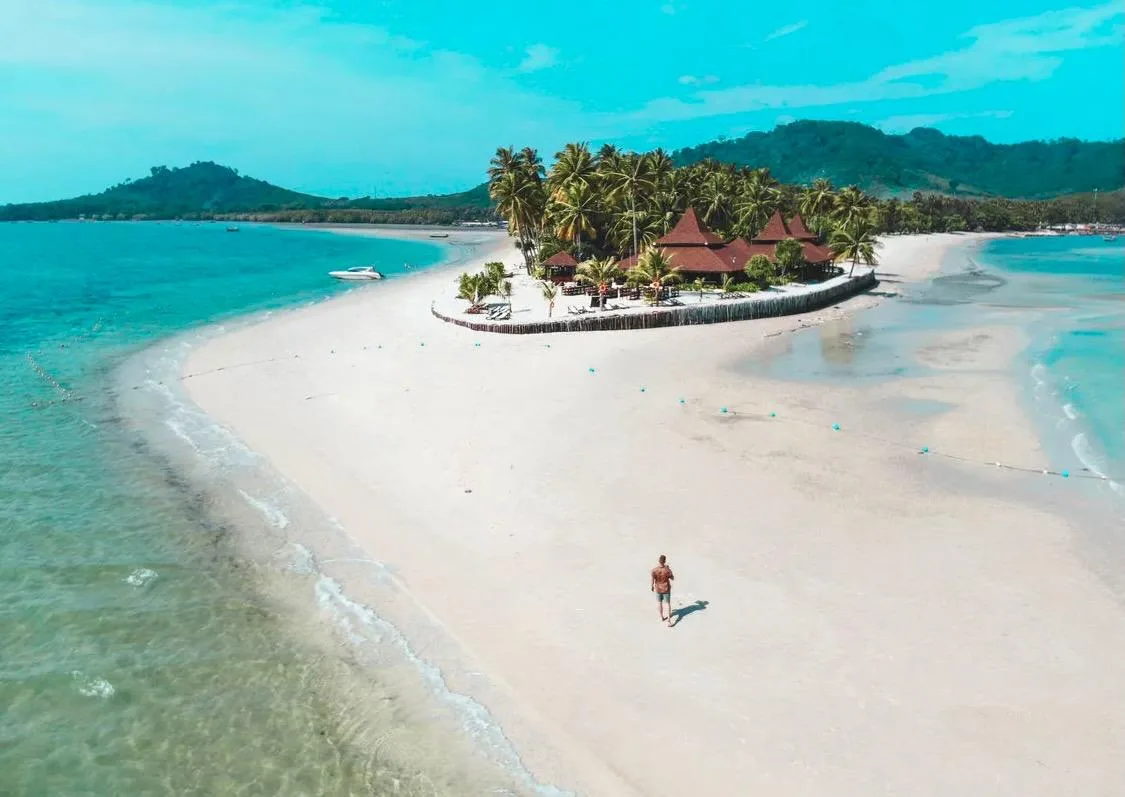 Транг, Таиланд 🇹🇭   🔹 Транг - провинция в Таиланде, расположившаяся на побережье Андаманского моря. 