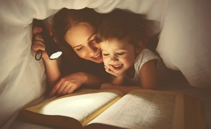 💤 Почему чтение сказок так важно для детей?