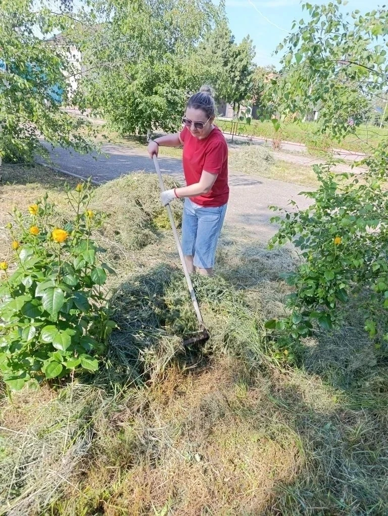В поселке Степном прошел большой субботник