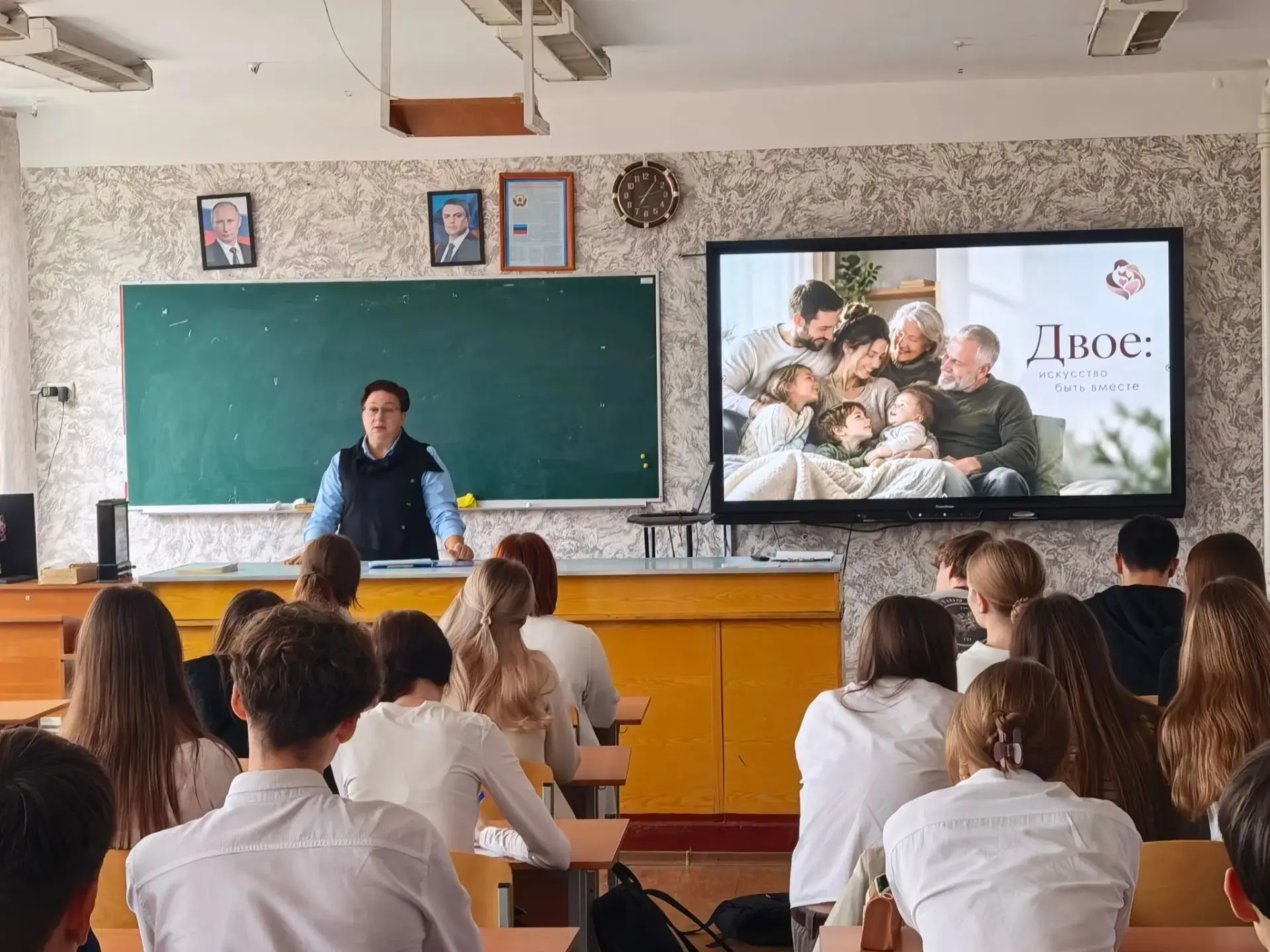 Проект «Двое: искусство быть вместе» стартовал в Луганске