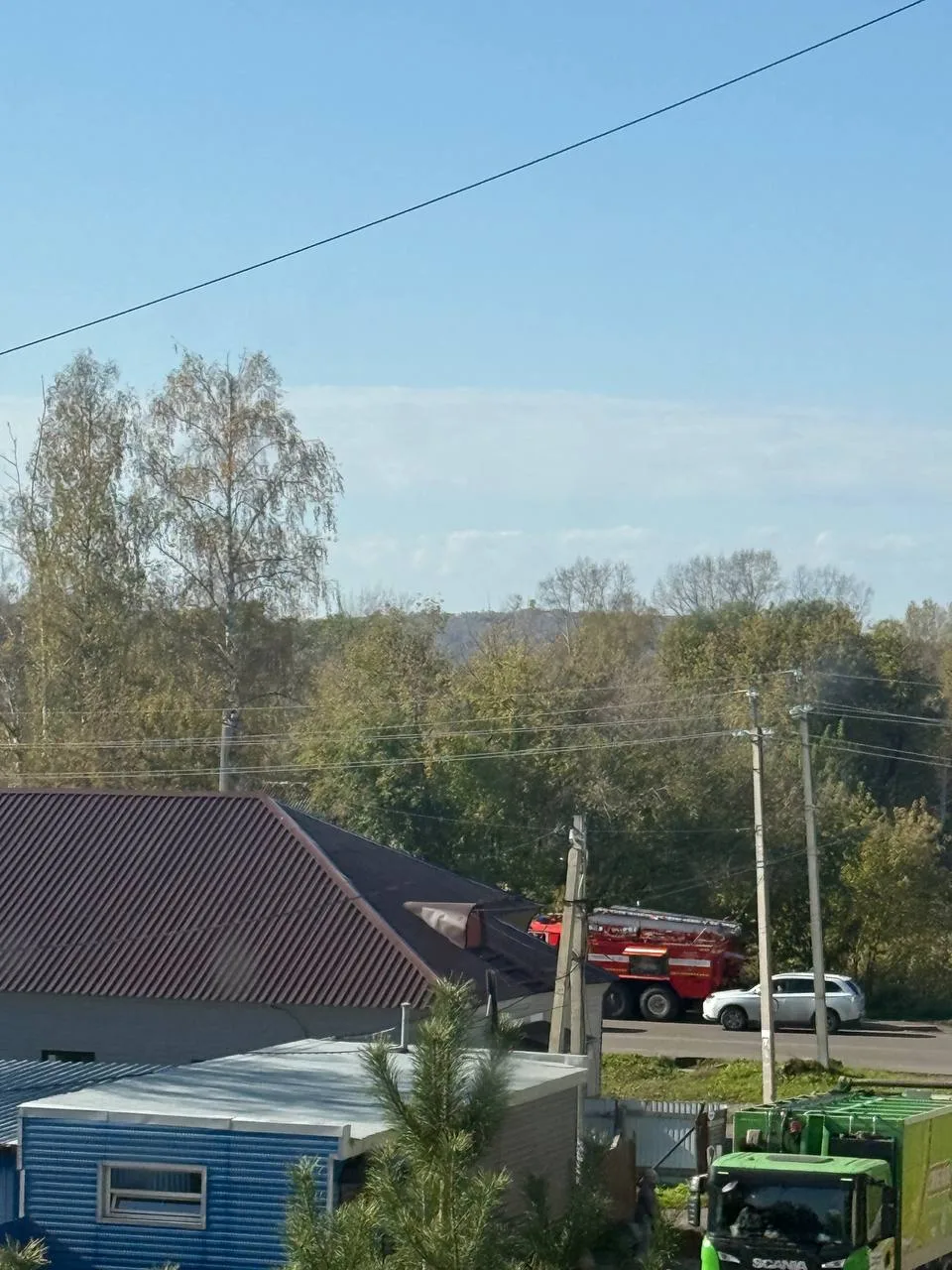 Продолжают тушить, заправляются второй раз