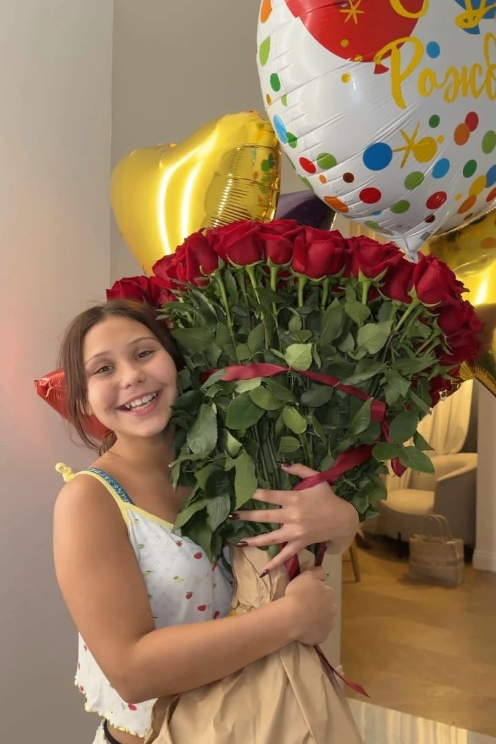 Лея не смогла сдержать эмоций после поздравления от папы ❤️
